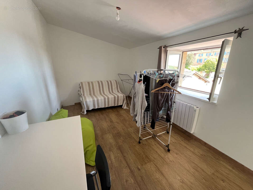 Appartement à VAUX-EN-BEAUJOLAIS