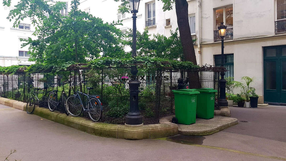 Commerce à PARIS-17E