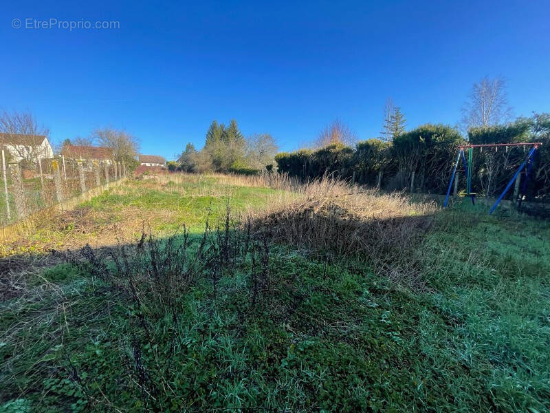 Terrain à SALIGNY