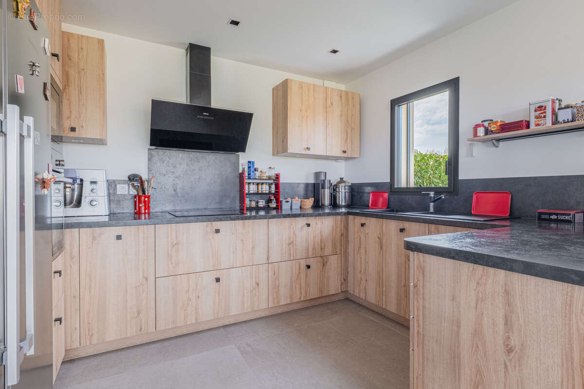 Maison à LA TOUR-DE-SALVAGNY