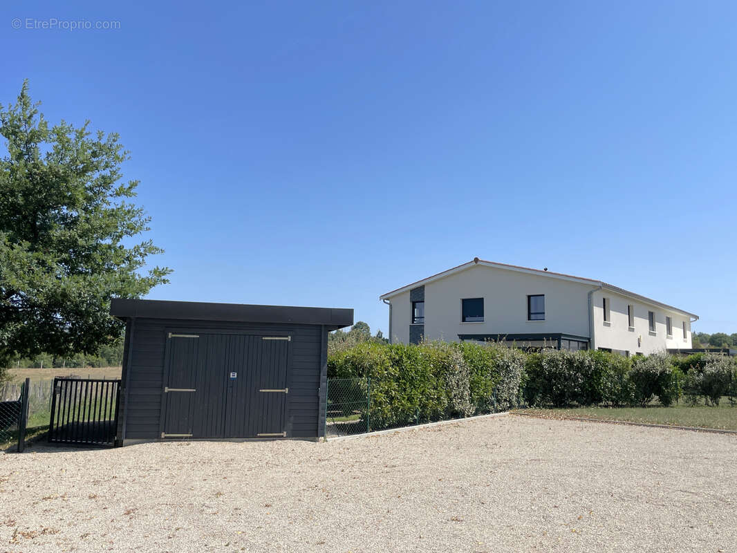 Maison à LA TOUR-DE-SALVAGNY