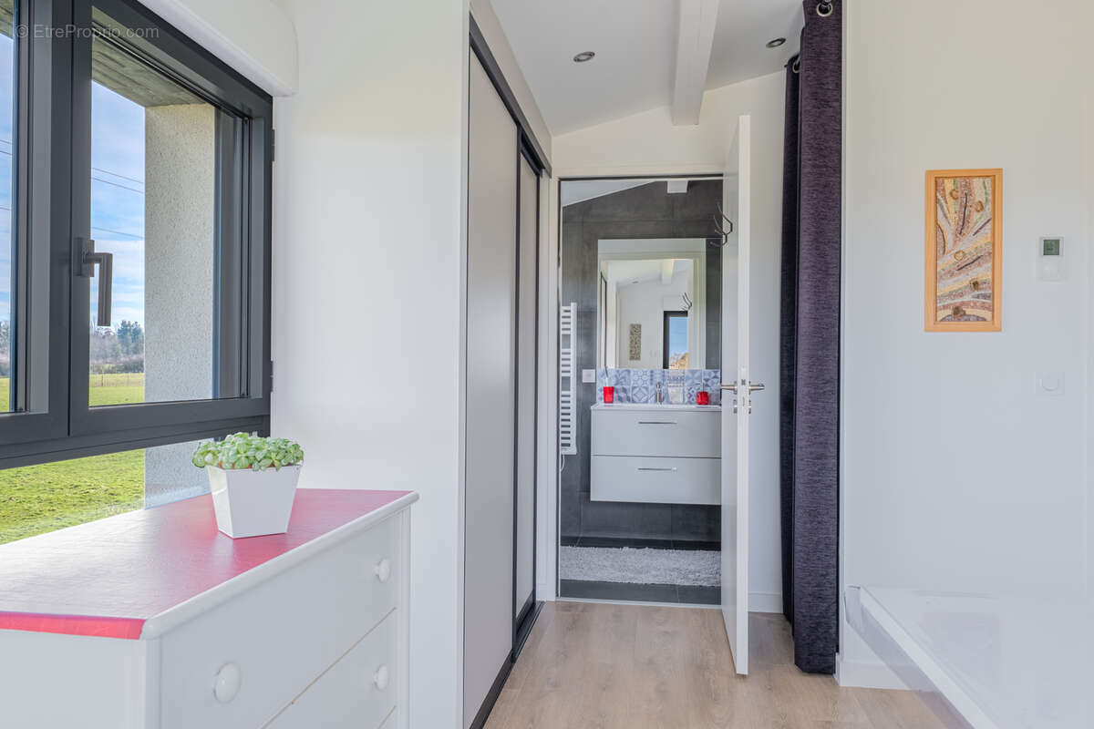 Maison à LA TOUR-DE-SALVAGNY