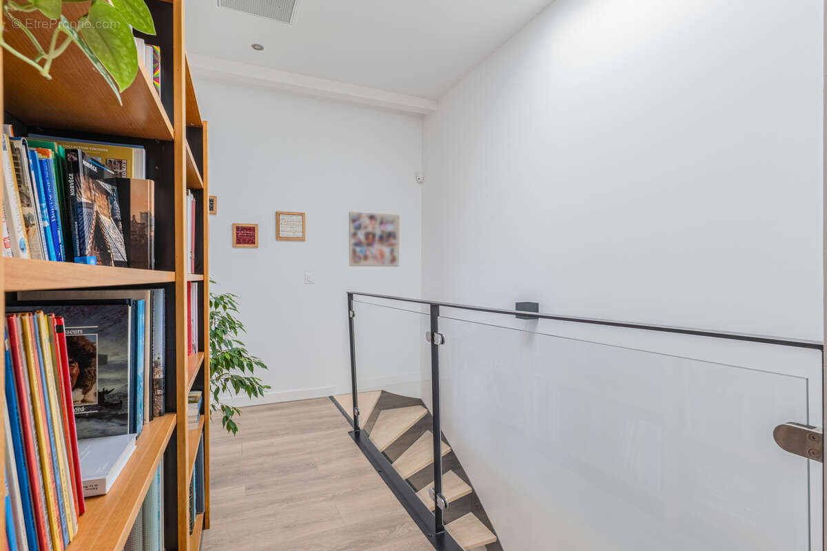 Maison à LA TOUR-DE-SALVAGNY