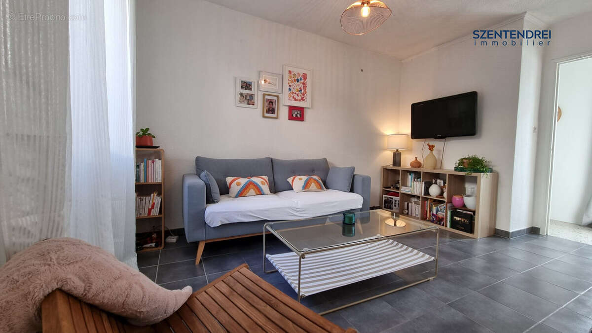 Appartement LUNEL F3 extérieur SZENTENDREI Immobilier - Appartement à LUNEL