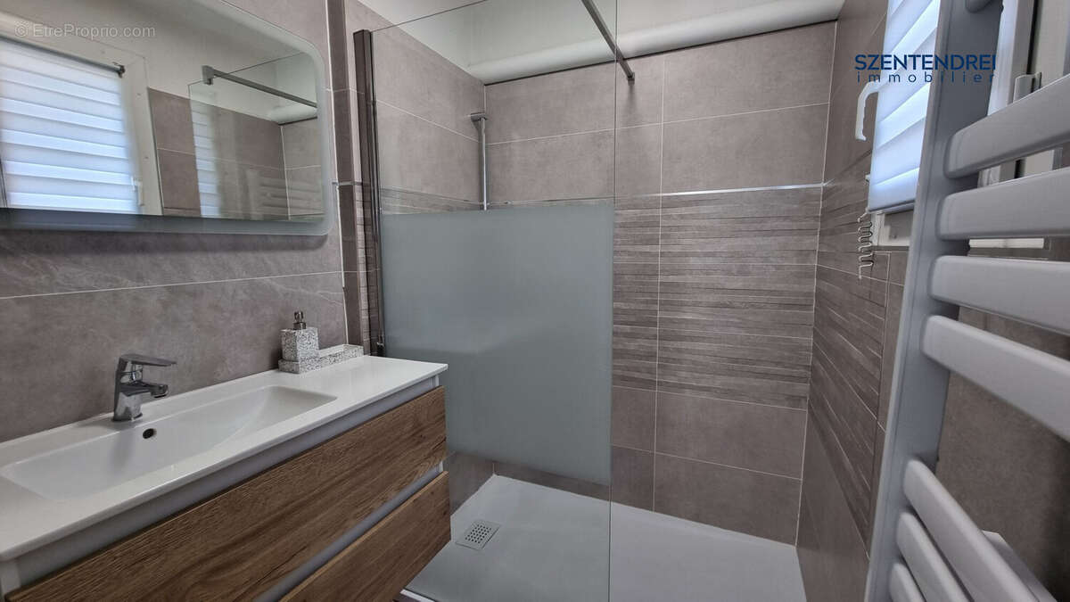 Appartement LUNEL F3 extérieur SZENTENDREI Immobilier - Appartement à LUNEL