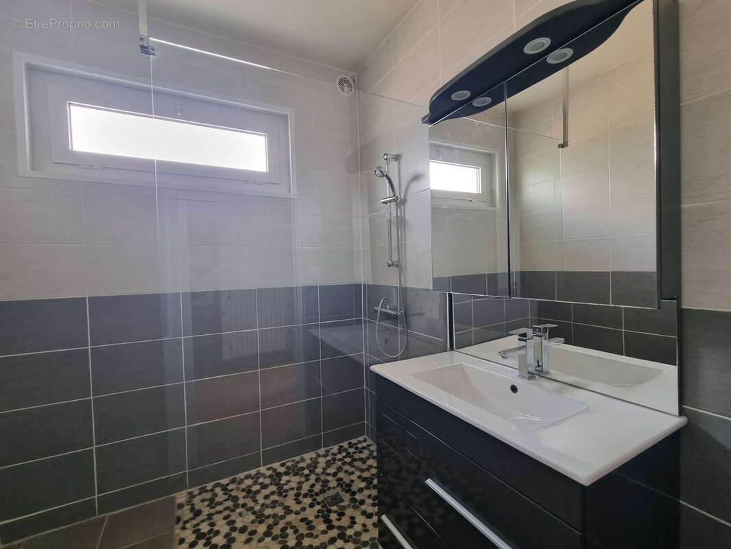 Commerce à REQUISTA