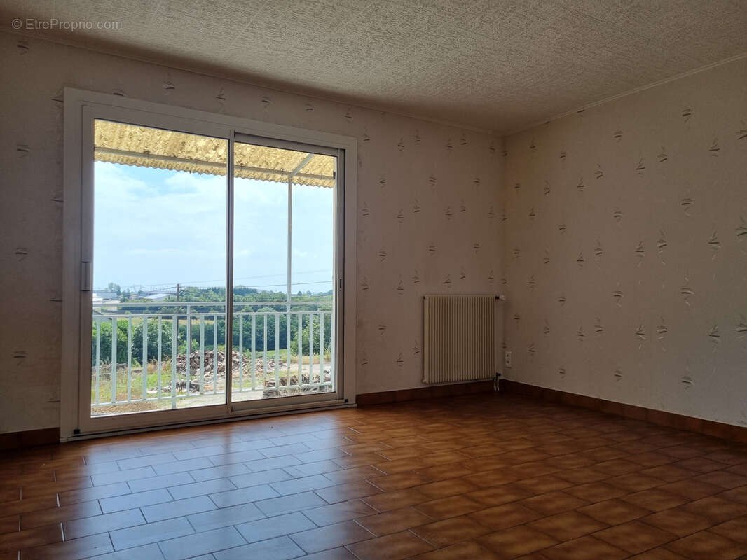 Commerce à REQUISTA