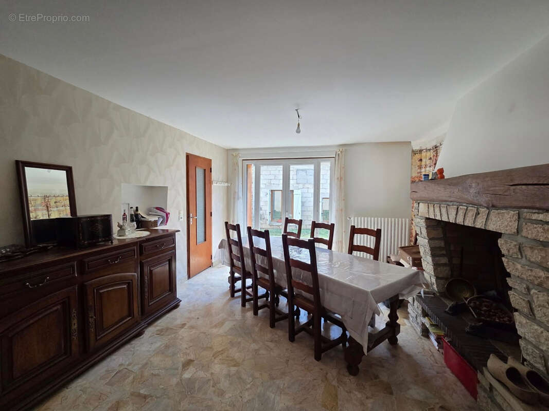 Maison à LOCHES-SUR-OURCE