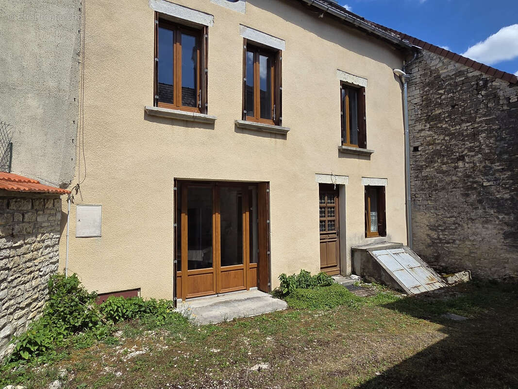Maison à LOCHES-SUR-OURCE
