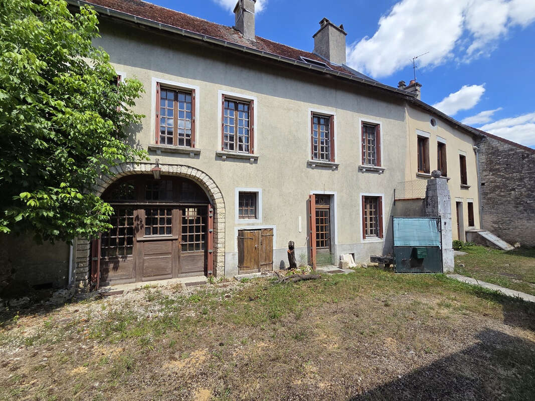 Maison à LOCHES-SUR-OURCE