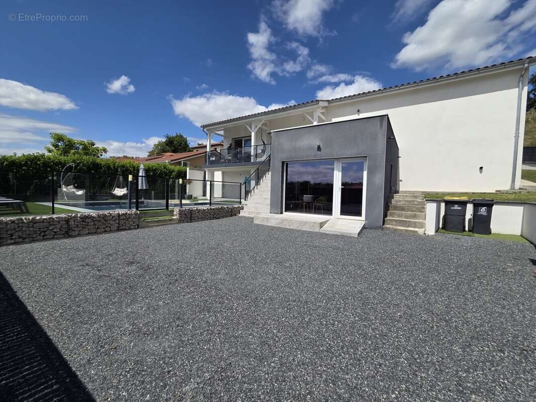 Maison à CHATILLON-SUR-CHALARONNE