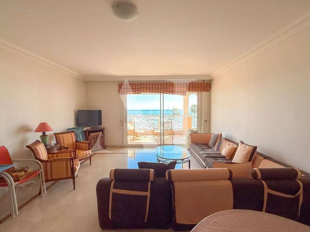 Appartement à VALLAURIS