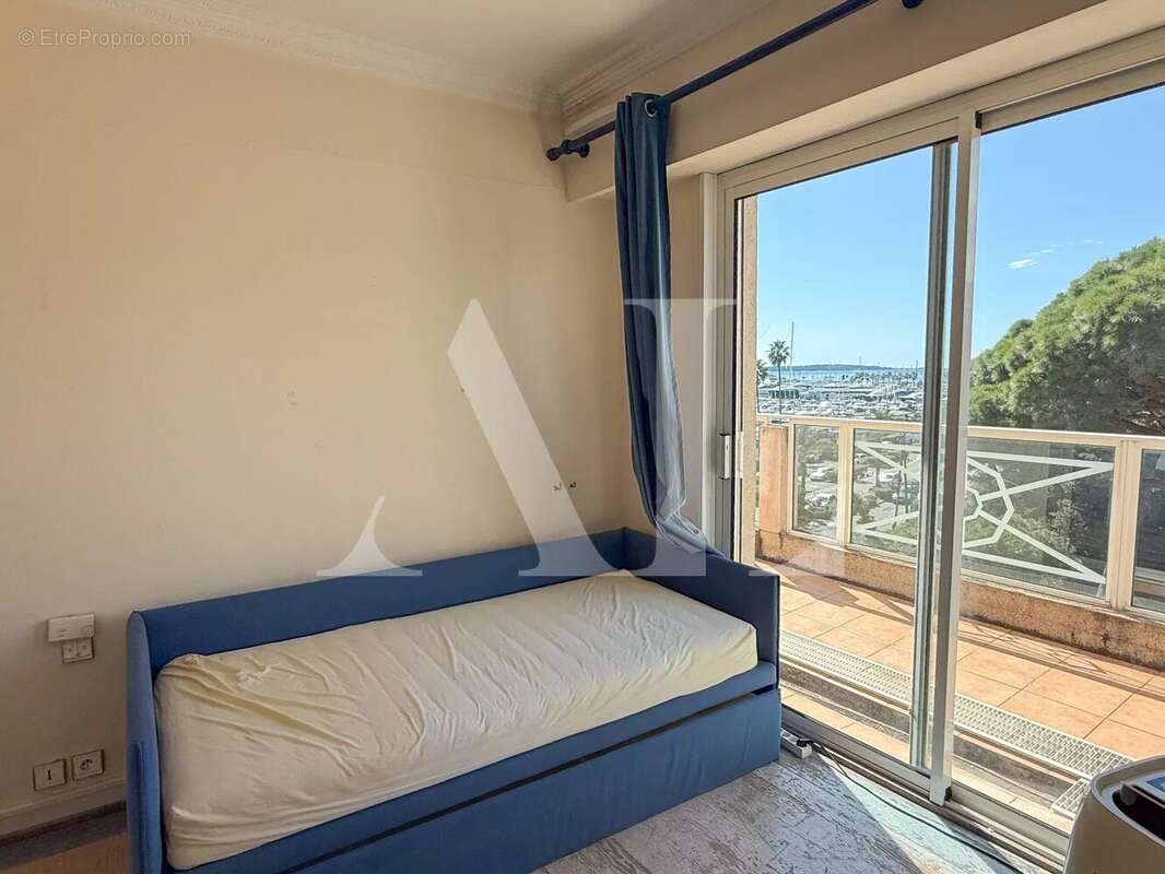 Appartement à VALLAURIS