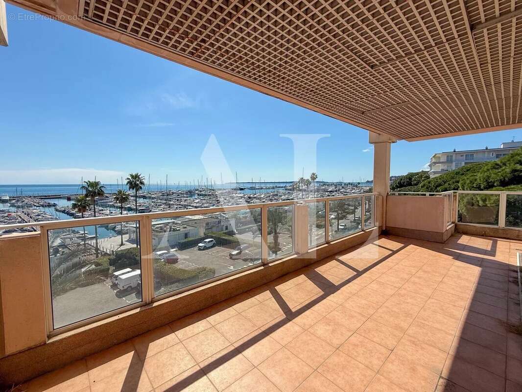 Appartement à VALLAURIS