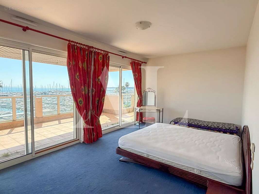 Appartement à VALLAURIS