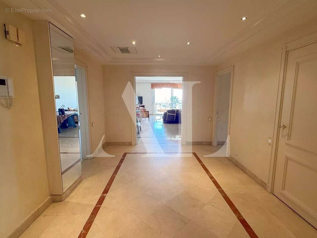 Appartement à VALLAURIS