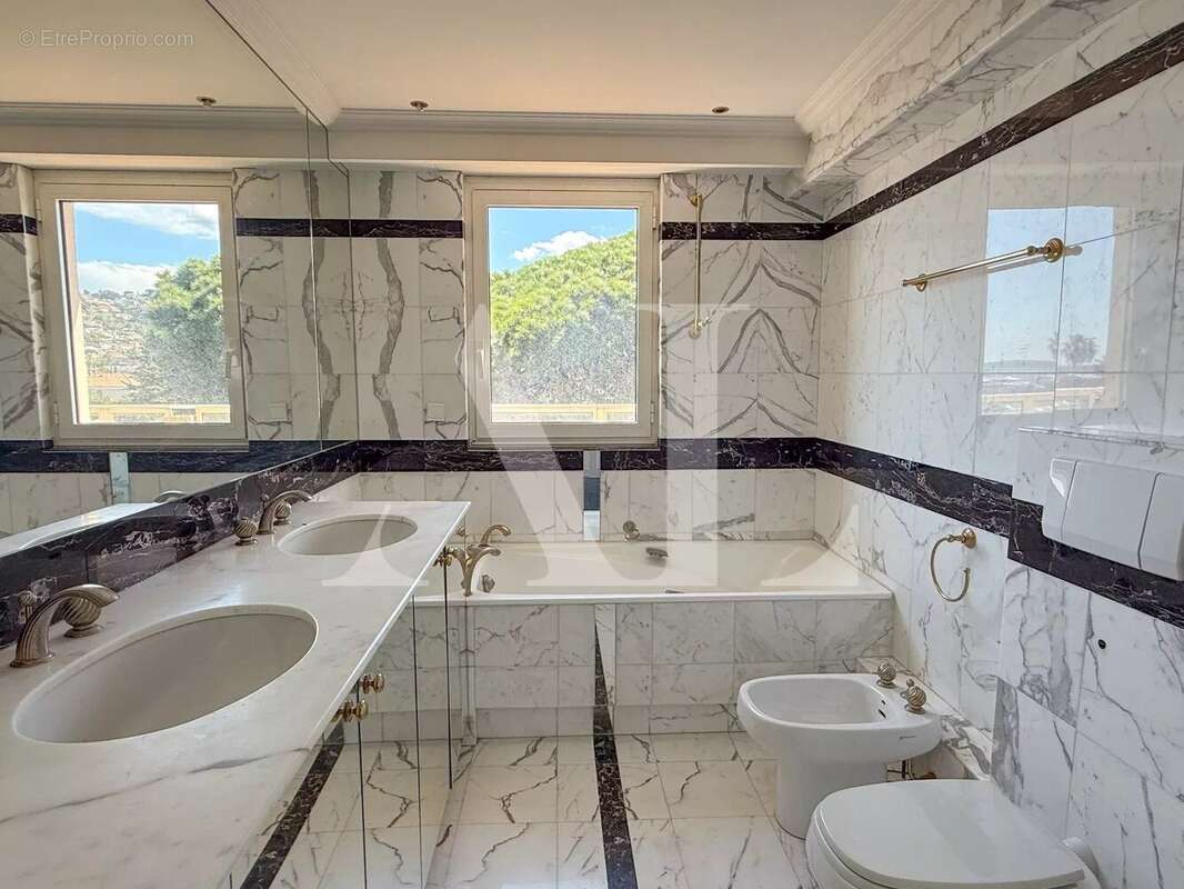 Appartement à VALLAURIS