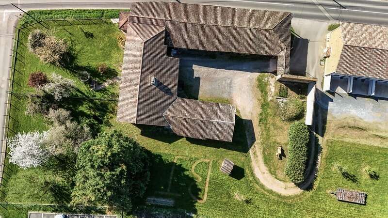 Maison à GENOUILLEUX