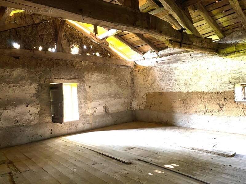 Maison à GENOUILLEUX