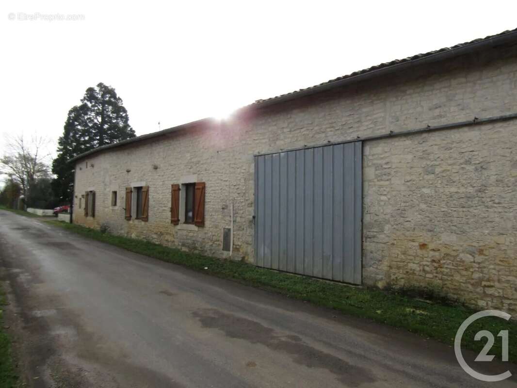 Maison à PIOUSSAY