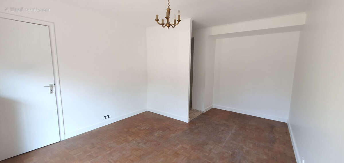 Appartement à L&#039;HAY-LES-ROSES