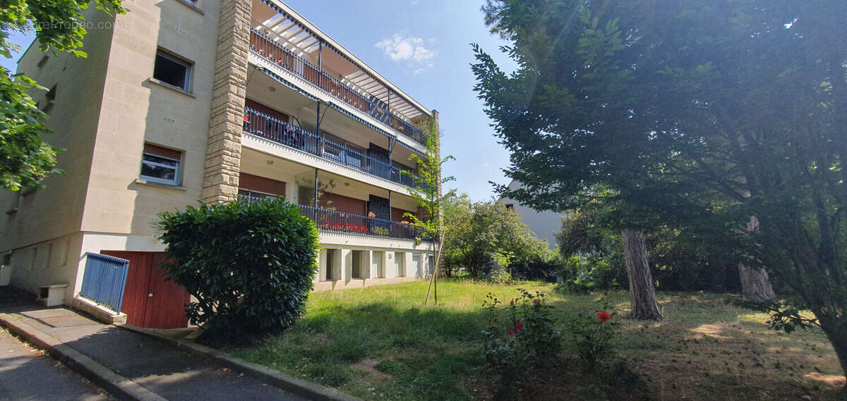 Appartement à L&#039;HAY-LES-ROSES