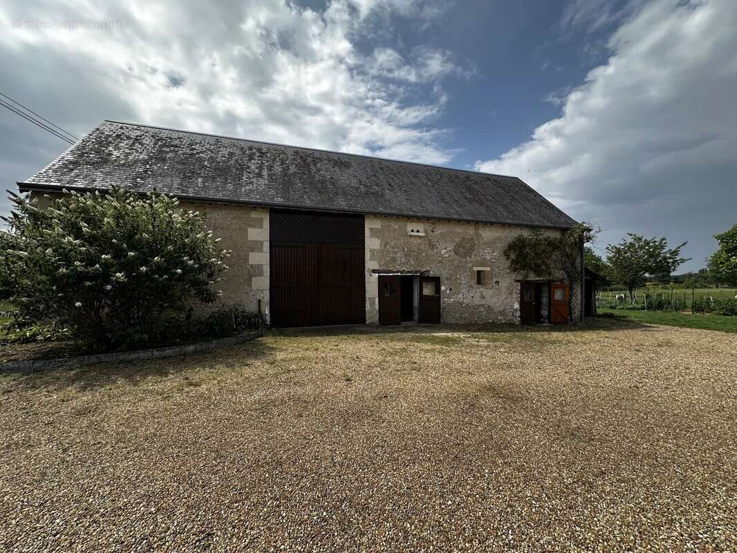 Maison à CHANNAY-SUR-LATHAN