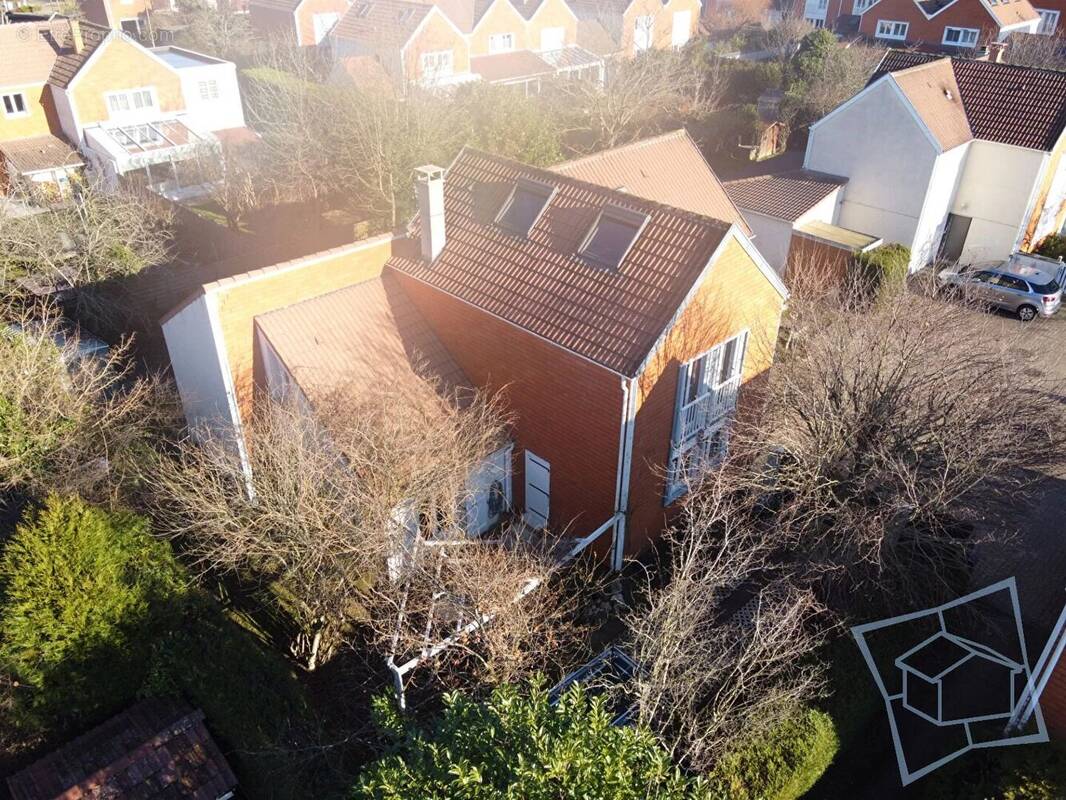 Maison à VOISINS-LE-BRETONNEUX