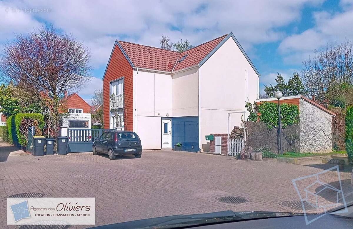 Maison à VOISINS-LE-BRETONNEUX