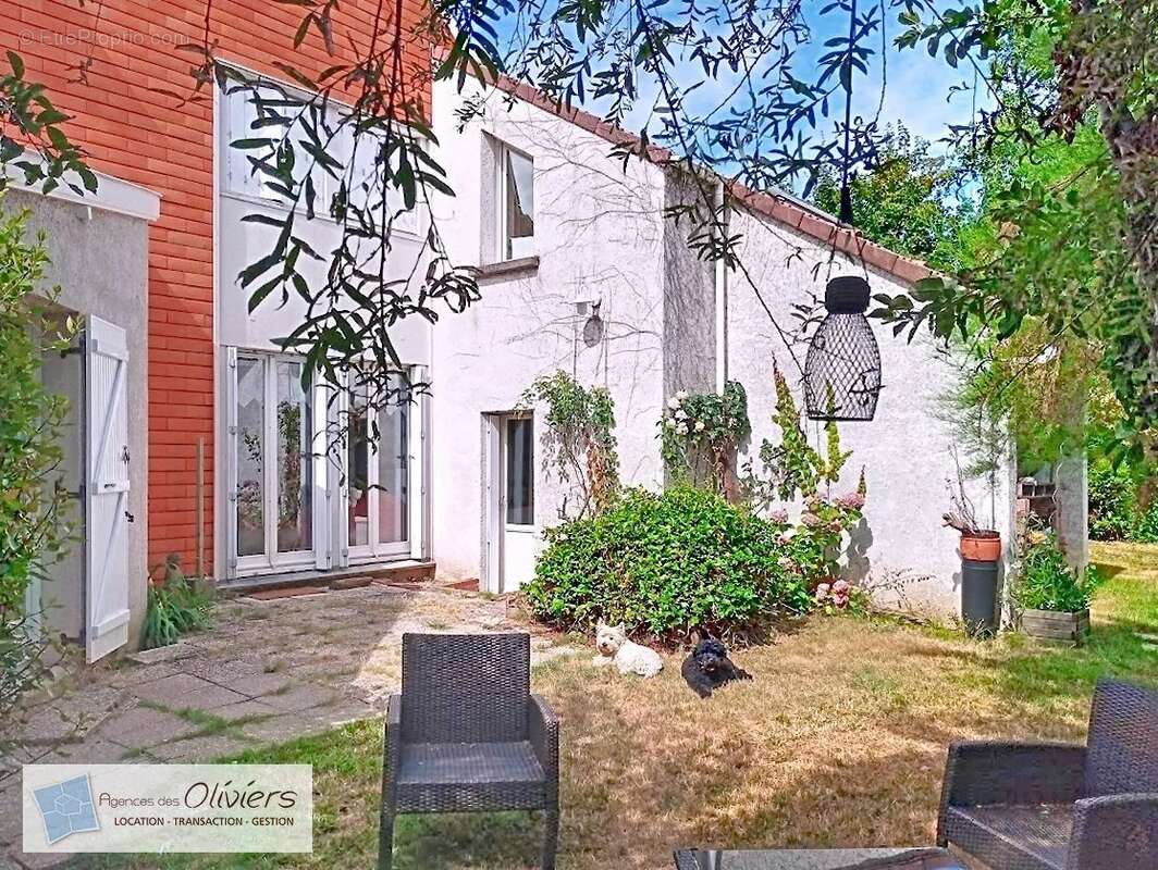 Maison à VOISINS-LE-BRETONNEUX