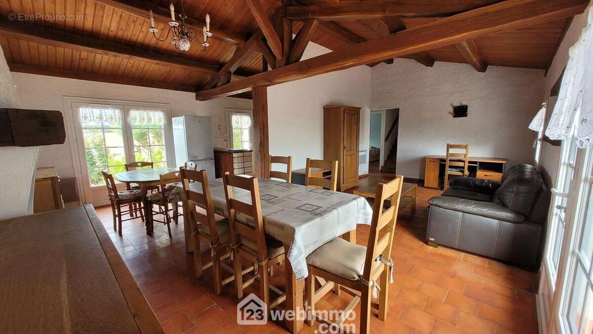 Une belle pièce de vie lumineuse - Maison à LONGEVILLE-SUR-MER