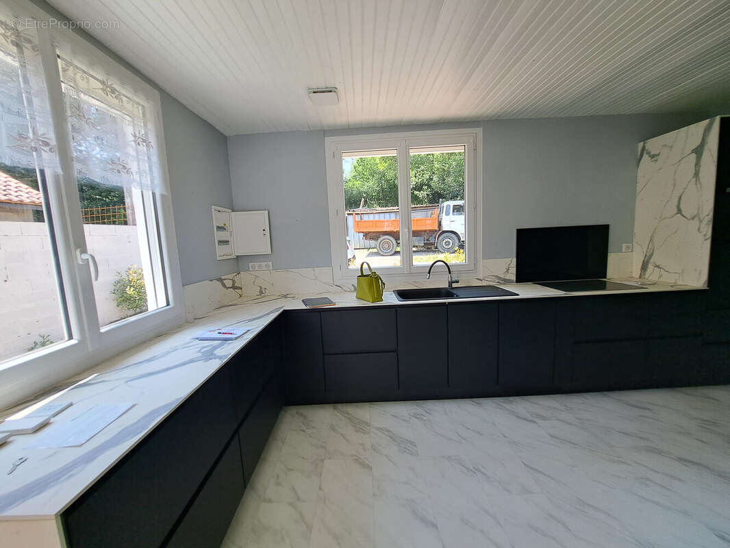 Maison à MONLEON-MAGNOAC