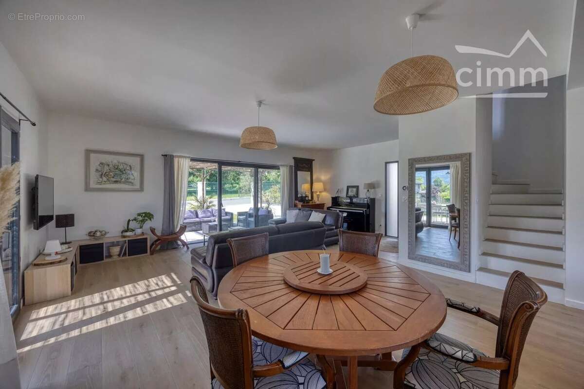 Maison à LA TERRASSE