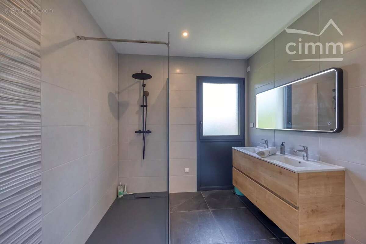 Maison à LA TERRASSE