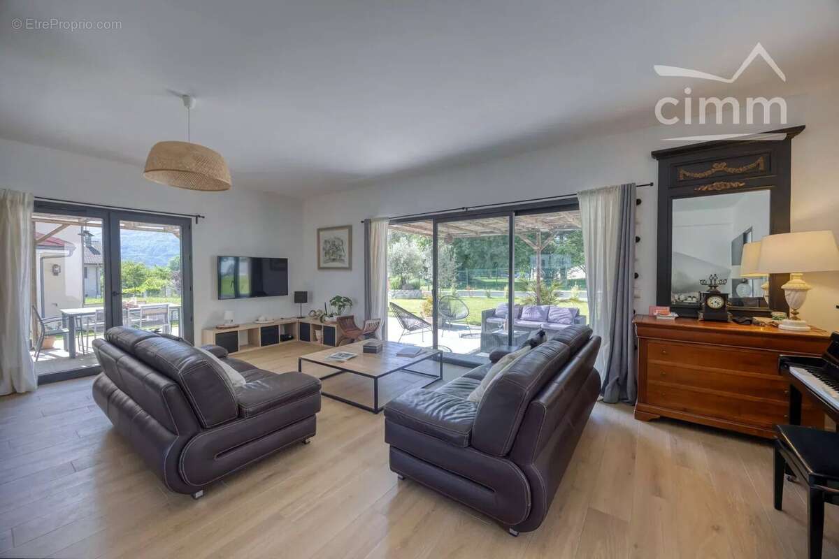 Maison à LA TERRASSE