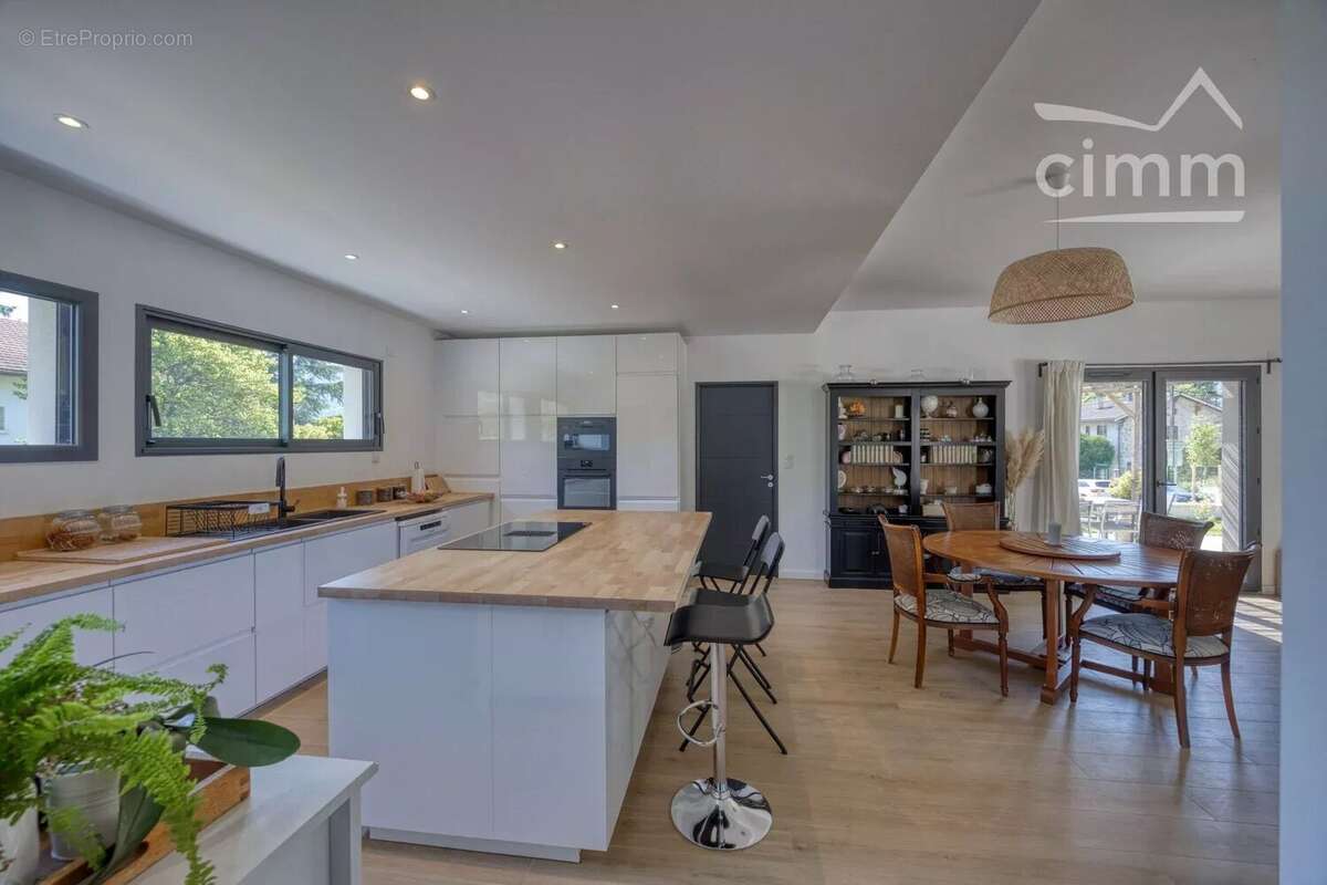 Maison à LA TERRASSE