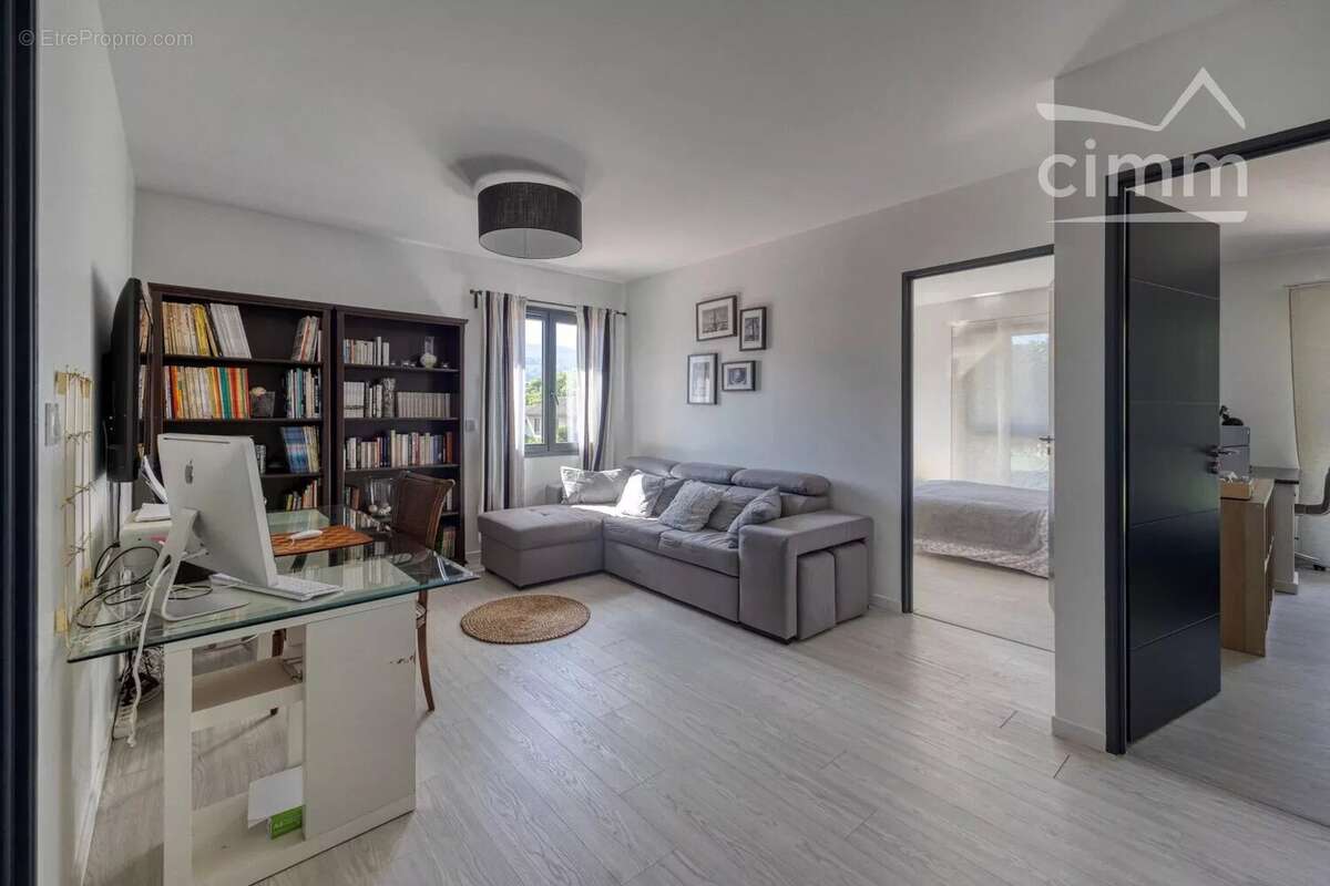 Maison à LA TERRASSE