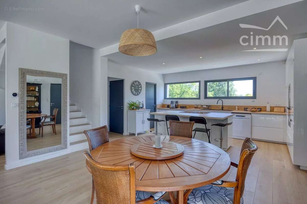 Maison à LA TERRASSE