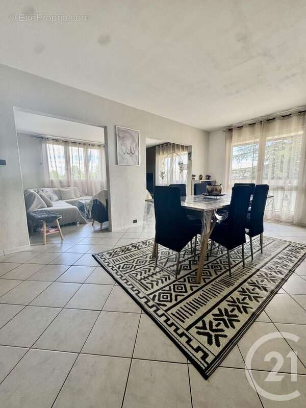 Appartement à RILLIEUX-LA-PAPE