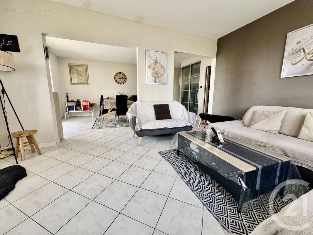 Appartement à RILLIEUX-LA-PAPE