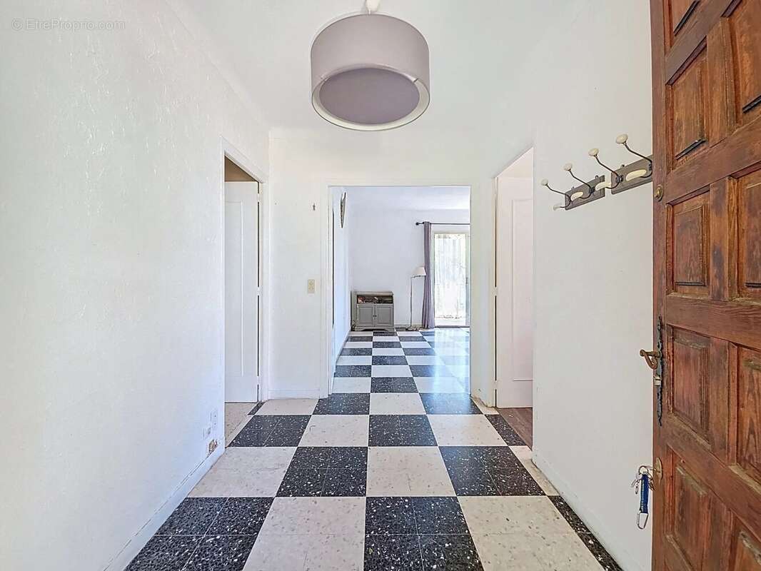 Maison à CHATEAUNEUF-VILLEVIEILLE