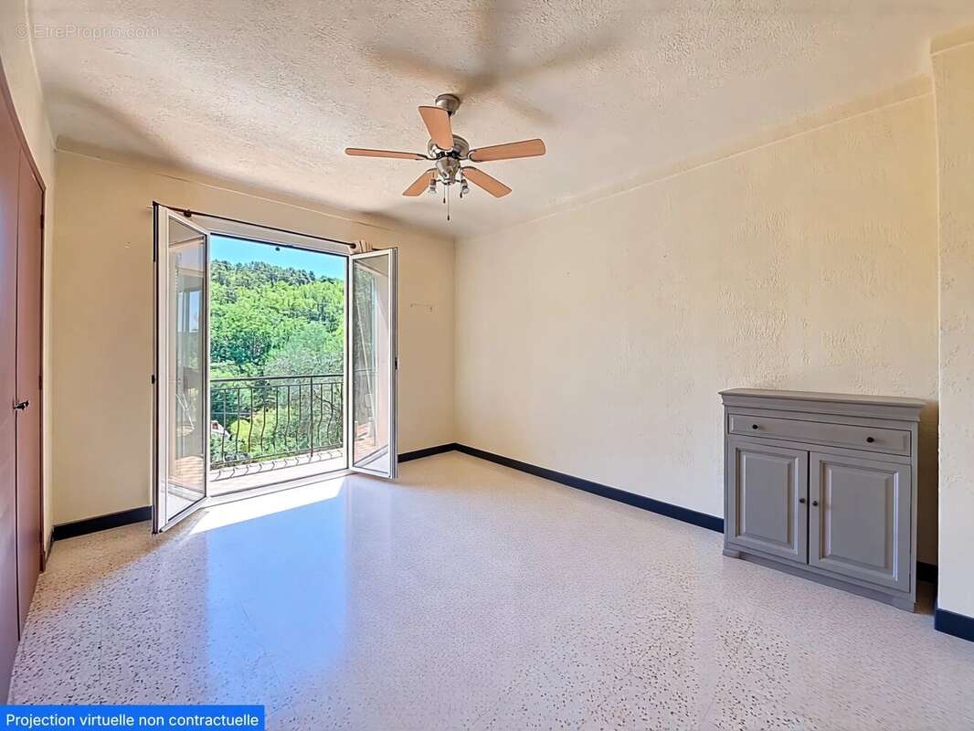 Maison à CHATEAUNEUF-VILLEVIEILLE