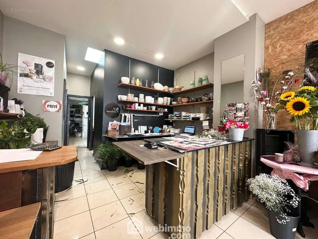 Un poste de caisse avec vue sur l&#039;ensemble de la boutique - Commerce à LAON