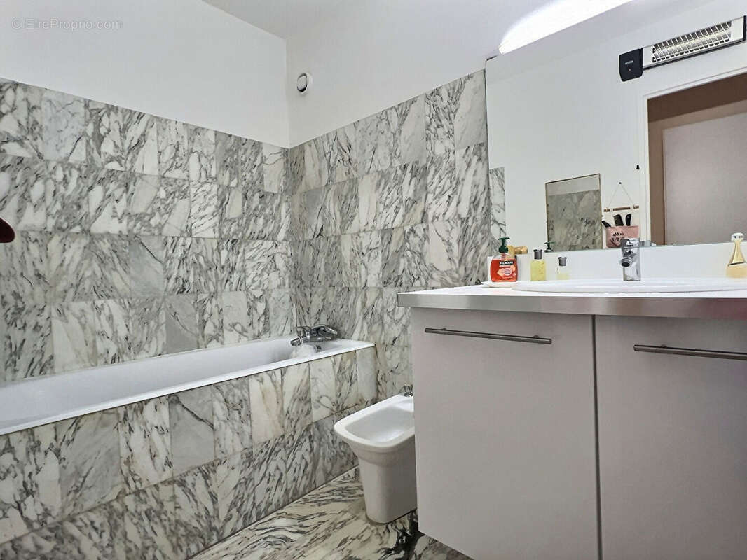 Appartement à MARSEILLE-9E