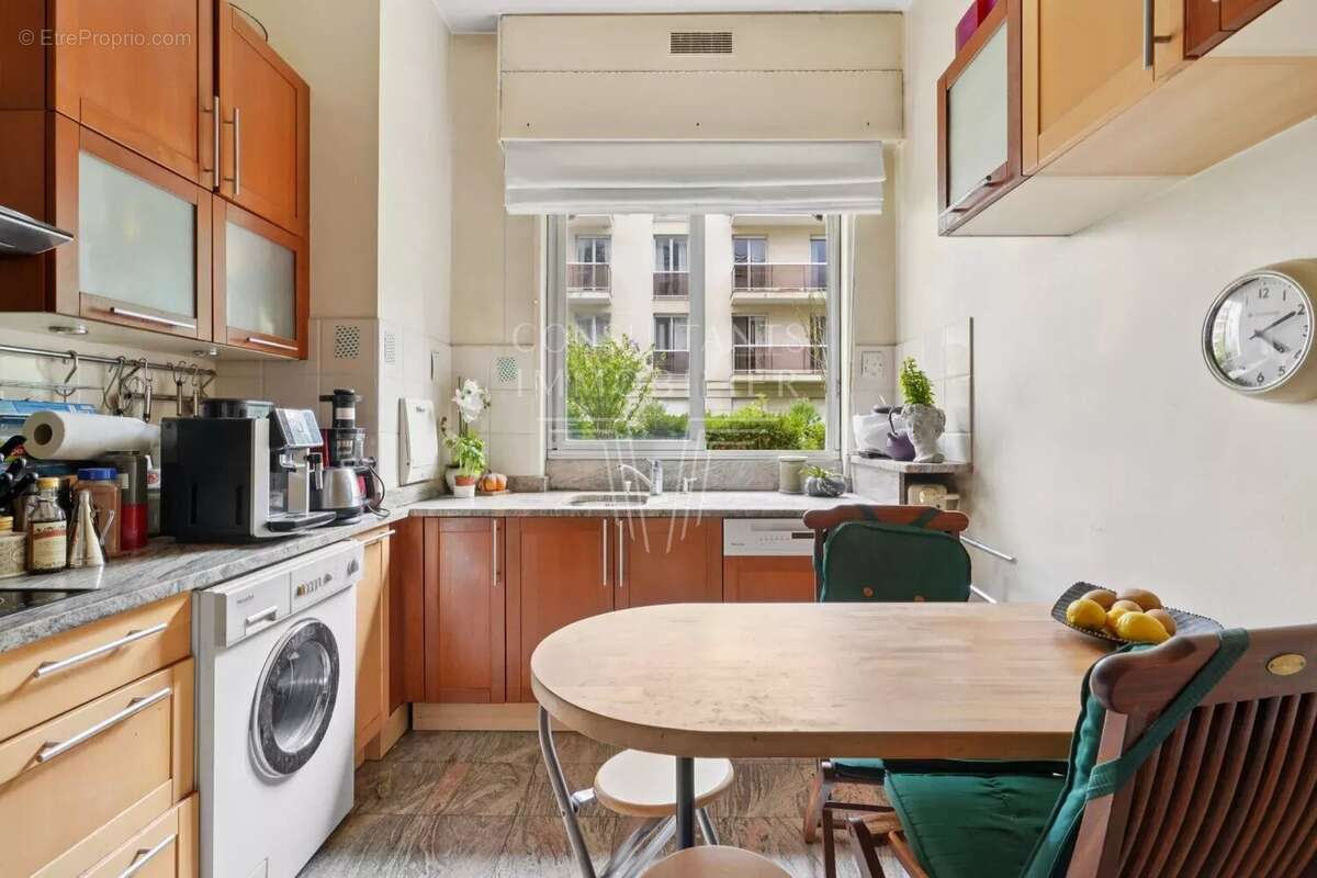 Appartement à NEUILLY-SUR-SEINE