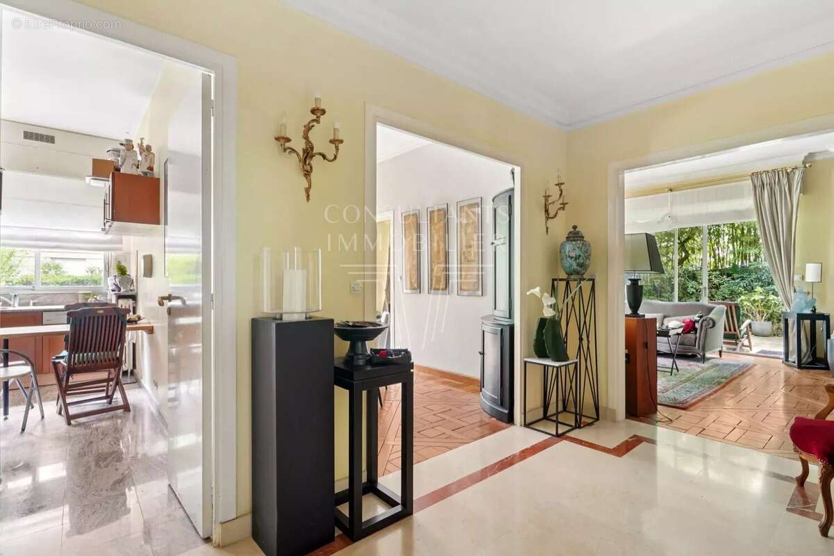 Appartement à NEUILLY-SUR-SEINE