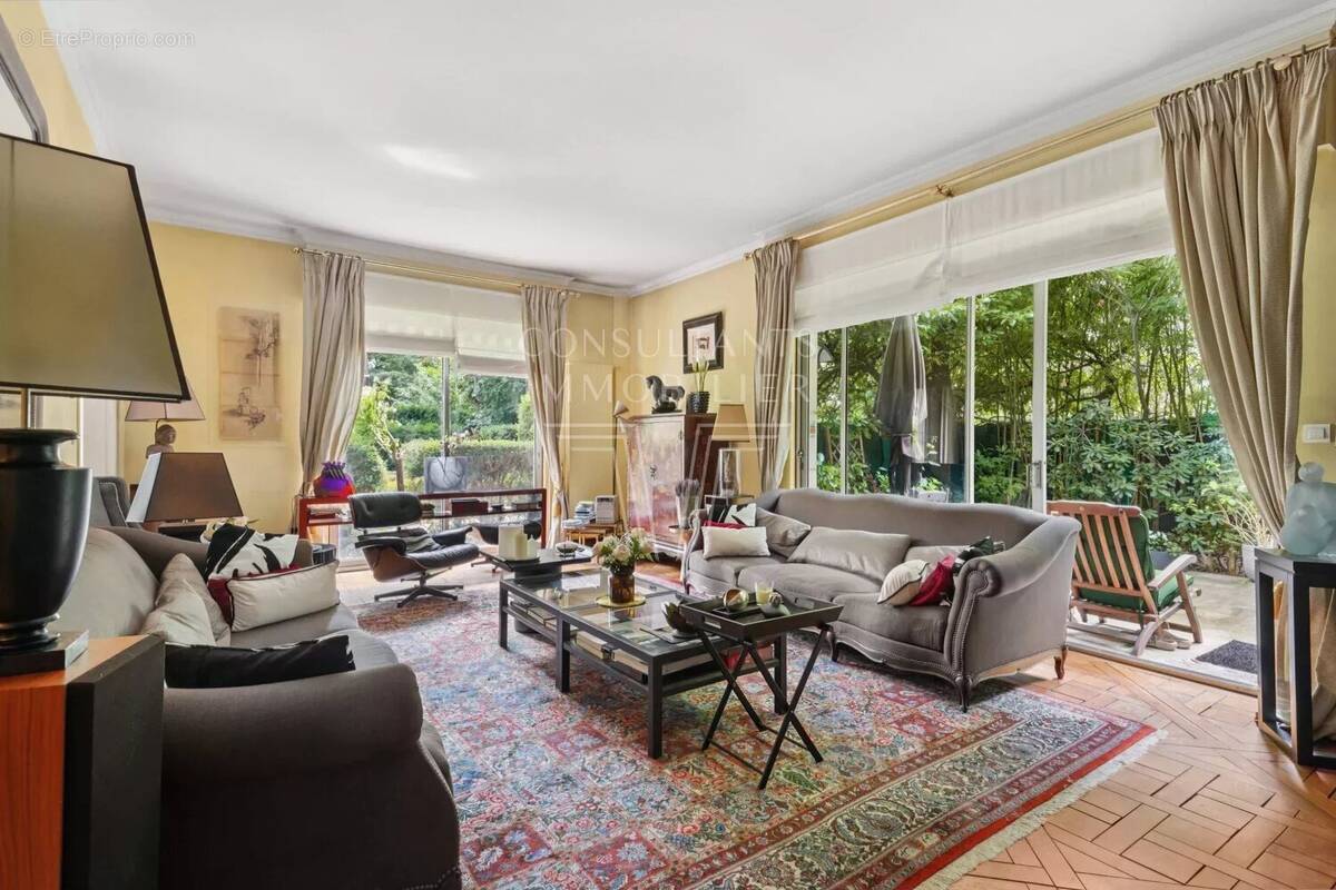 Appartement à NEUILLY-SUR-SEINE