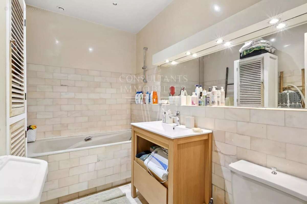 Appartement à NEUILLY-SUR-SEINE