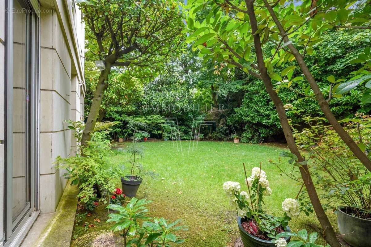 Appartement à NEUILLY-SUR-SEINE