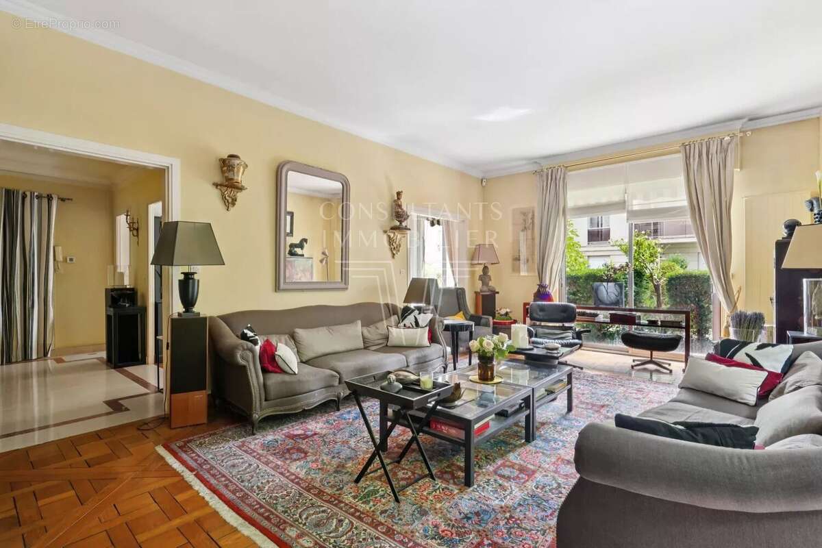 Appartement à NEUILLY-SUR-SEINE